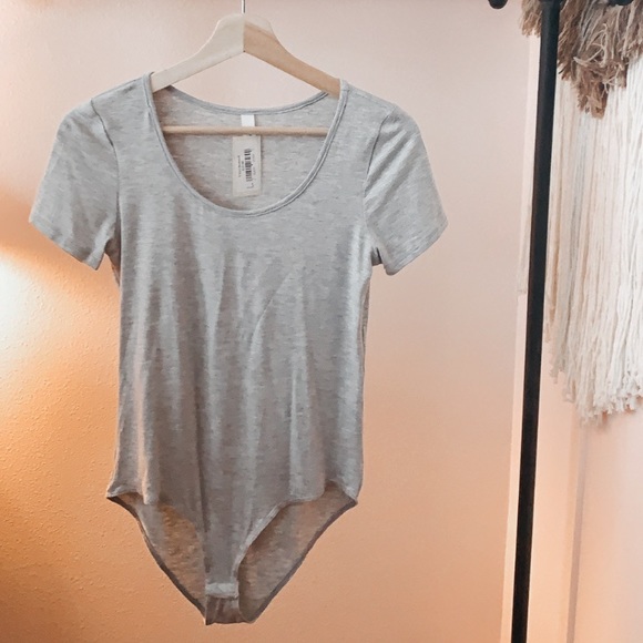 • Scoop Neck Bodysuit • - Picture 5 of 9